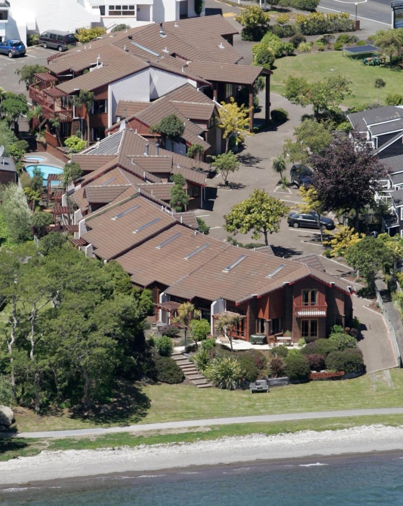 陶波 瀑布湖畔汽车旅馆汽车旅馆 外观 照片 The house from the air