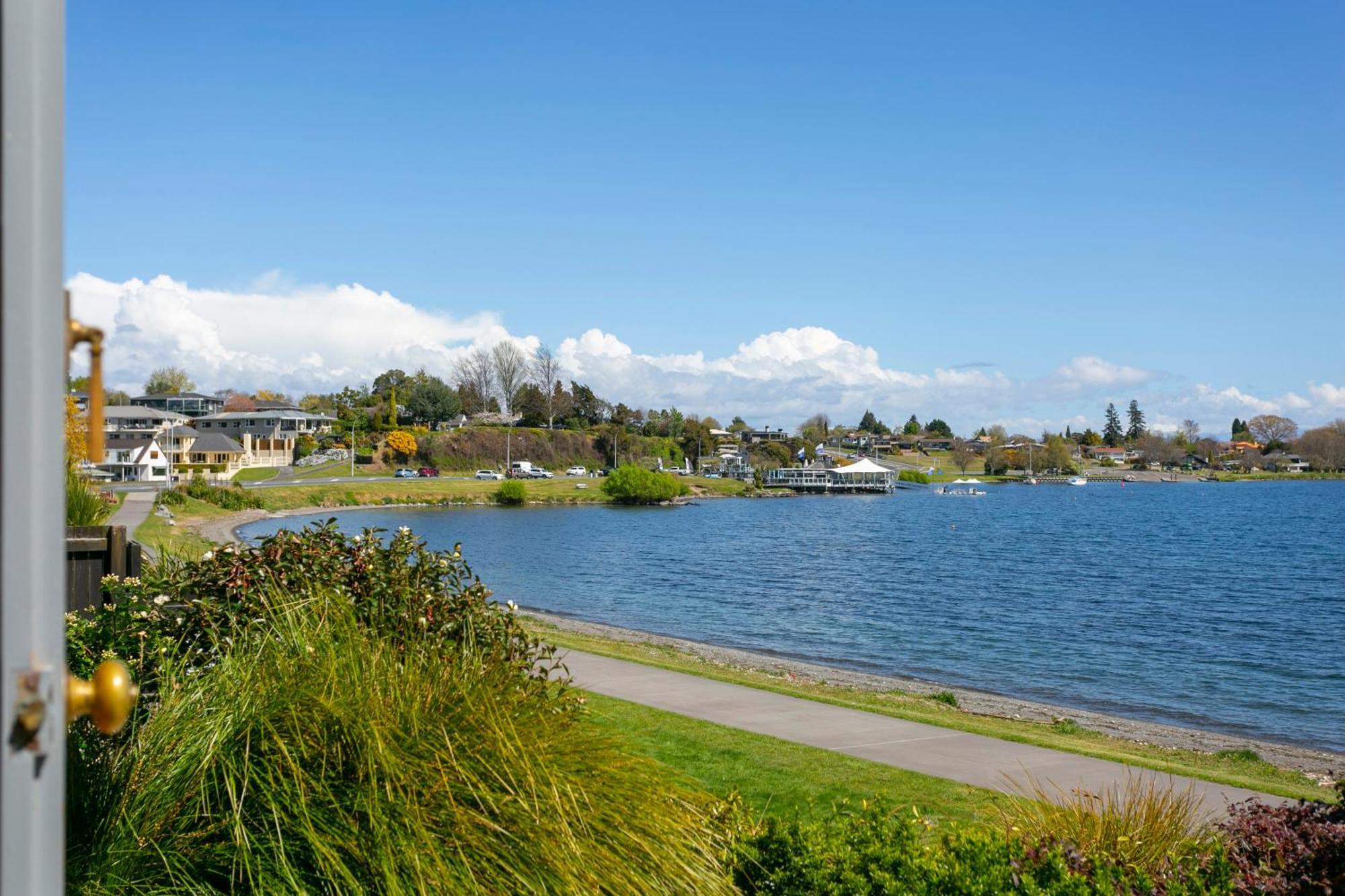 陶波 瀑布湖畔汽车旅馆汽车旅馆 外观 照片 View of Lake Stevens